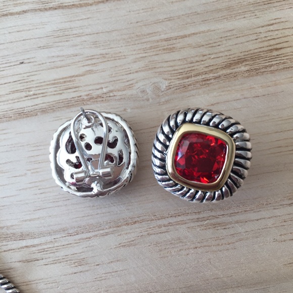 Two-tone red gem square Cable twist stud earrings - Picture 3 of 4